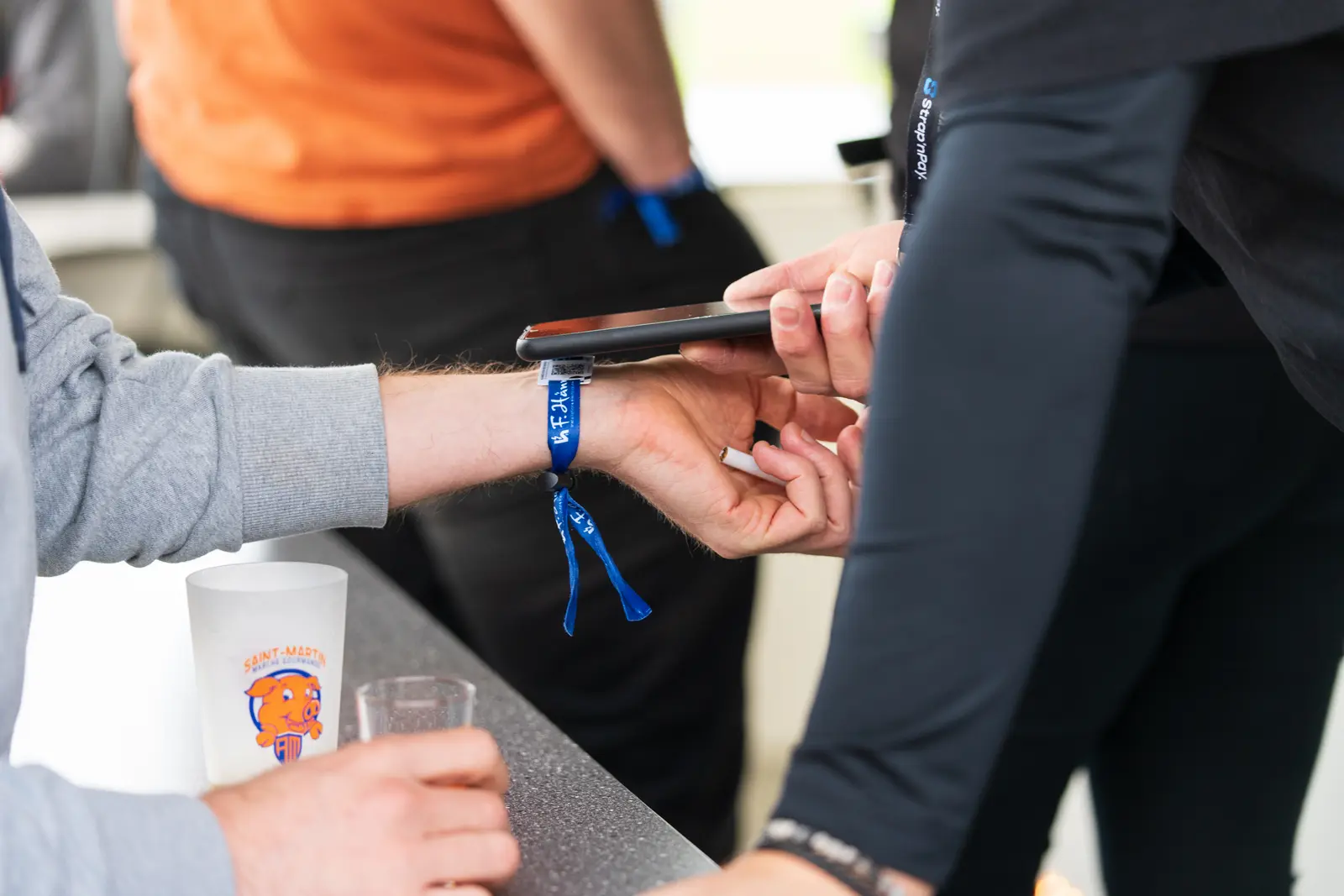 Bracelet cashless perdu ou volé : que se passe-t-il ?